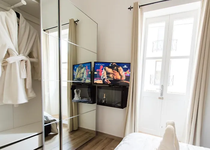 Backstage Boutique Music Themed Townhouse * 斯利马