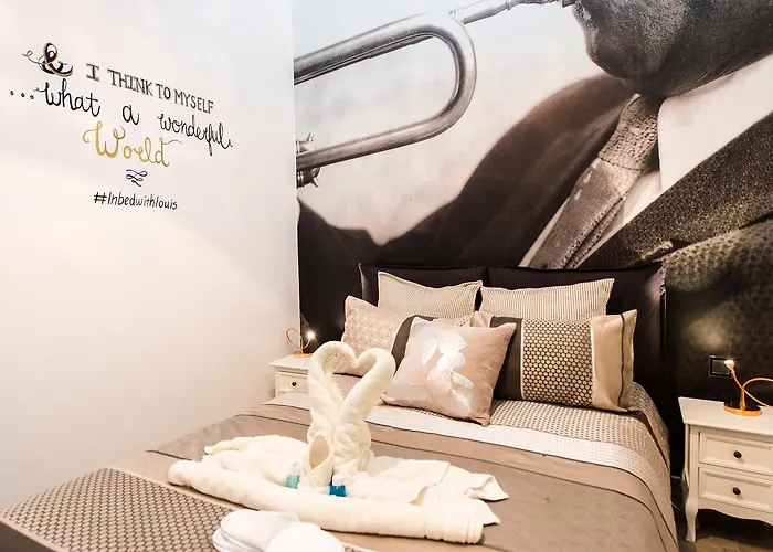 Backstage Boutique Music Themed Townhouse *