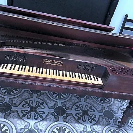 Backstage Boutique Music Themed Townhouse *