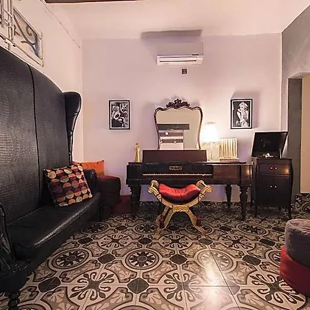 Backstage Boutique Music Themed Townhouse Fogadó *