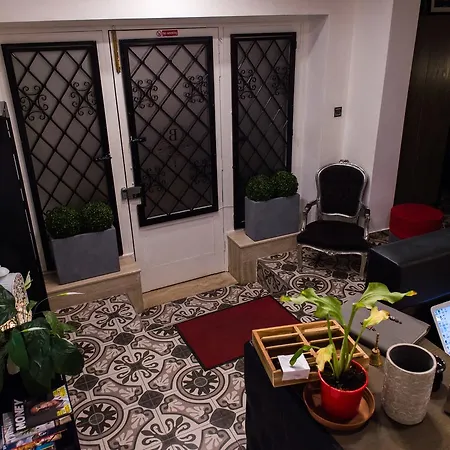 Backstage Boutique Music Themed Townhouse *
