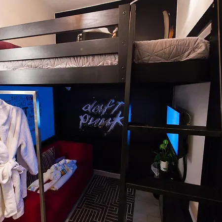 Backstage Boutique Music Themed Townhouse אורחן