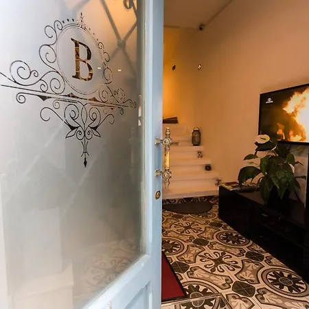 Backstage Boutique Music Themed Townhouse *