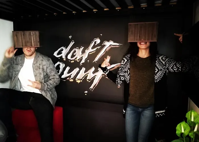 Backstage Boutique Music Themed Townhouse 여관 *