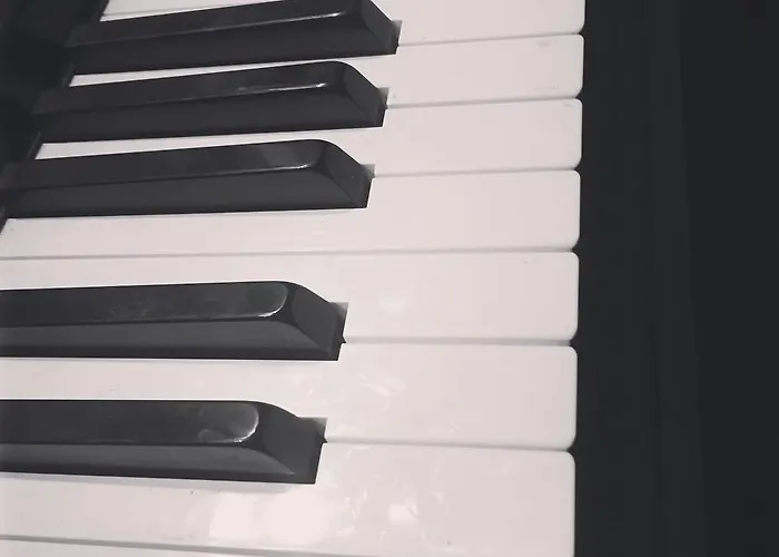 Backstage Boutique Music Themed Townhouse * 슬리에마