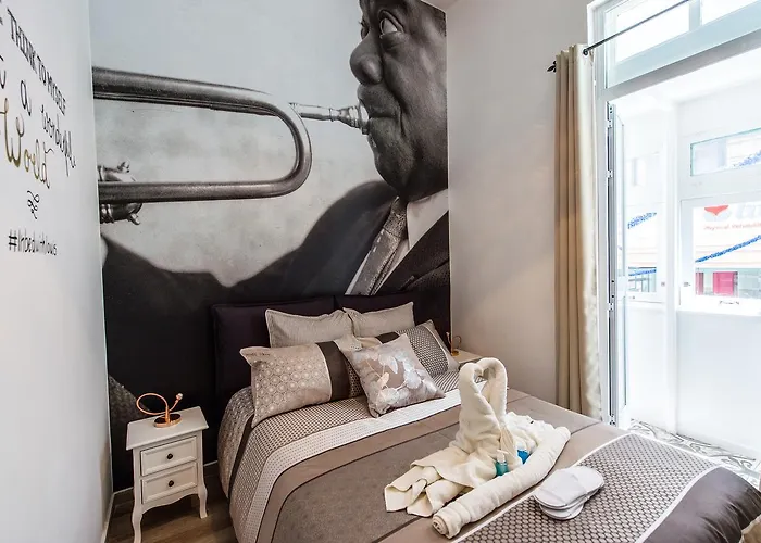 Backstage Boutique Music Themed Townhouse *