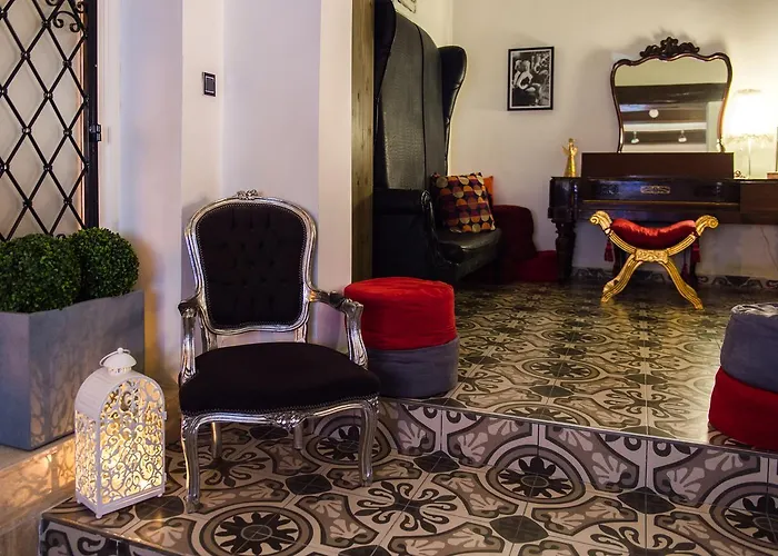 Backstage Boutique Music Themed Townhouse *