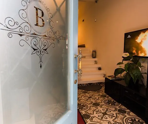 Backstage Boutique Music Themed Townhouse *